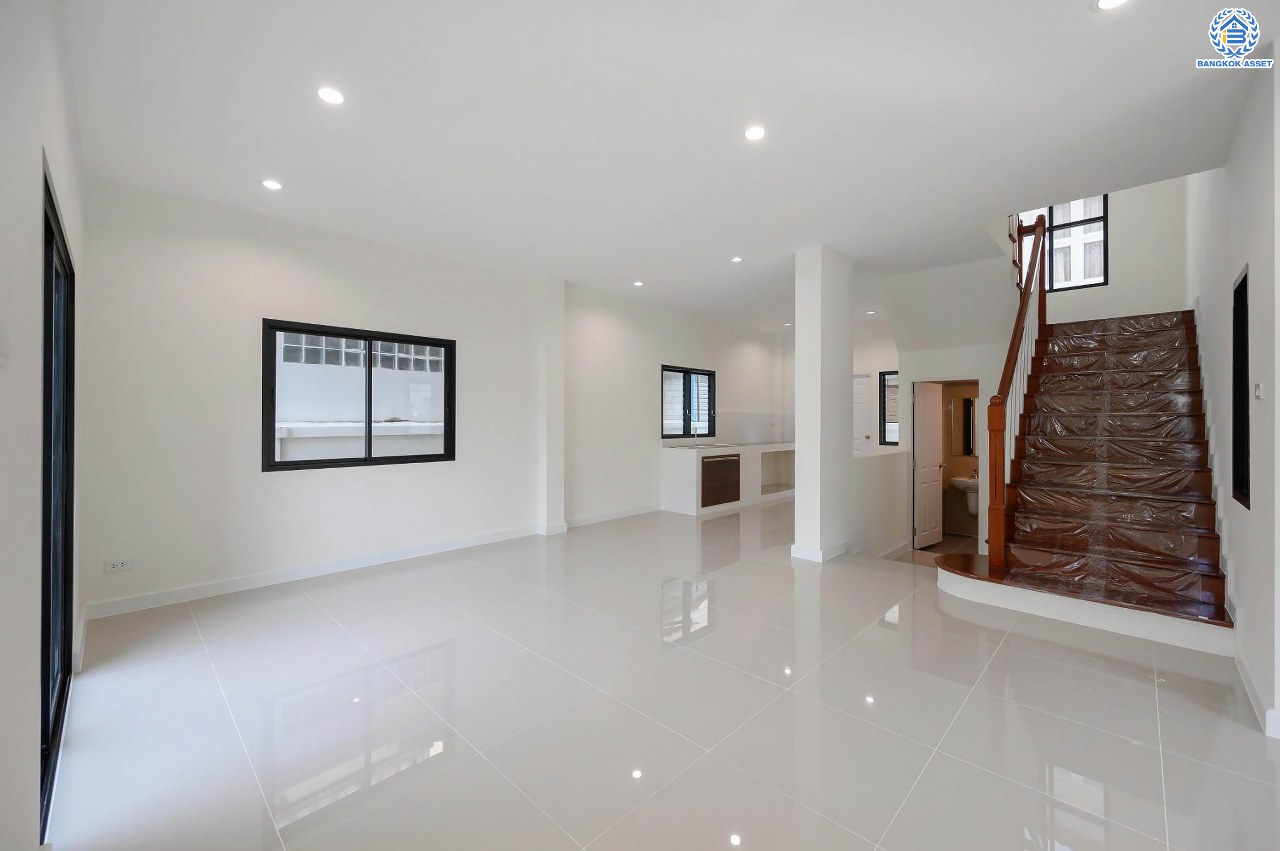 บ้านมือสองตกแต่งใหม่ โครงการ ธารา ราชพฤกษ์-ปิ่นเกล้า บ้านสวย พร้อมอยู่ เนื้อที่ 58.7 ตร.ว. ฟังก์ชัน 3 ห้องนอน 3 ห้องน้ำ จอดรถได้ 2 คัน บนทำเลเชื่อมต่อถนนกาญจนาภิเษก ใกล้รถไฟฟ้าสายสีแดง "สถานีตลิ่งชัน" และจุดขึ้นทางด่วน "ศรีรัช" รายล้อมด้วยสิ่งอำนวยความสะดวกครบครัน